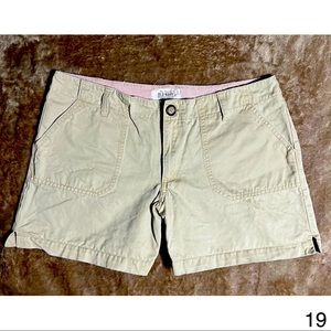 Old Navy Mid-Rise Khaki Shorts (10)